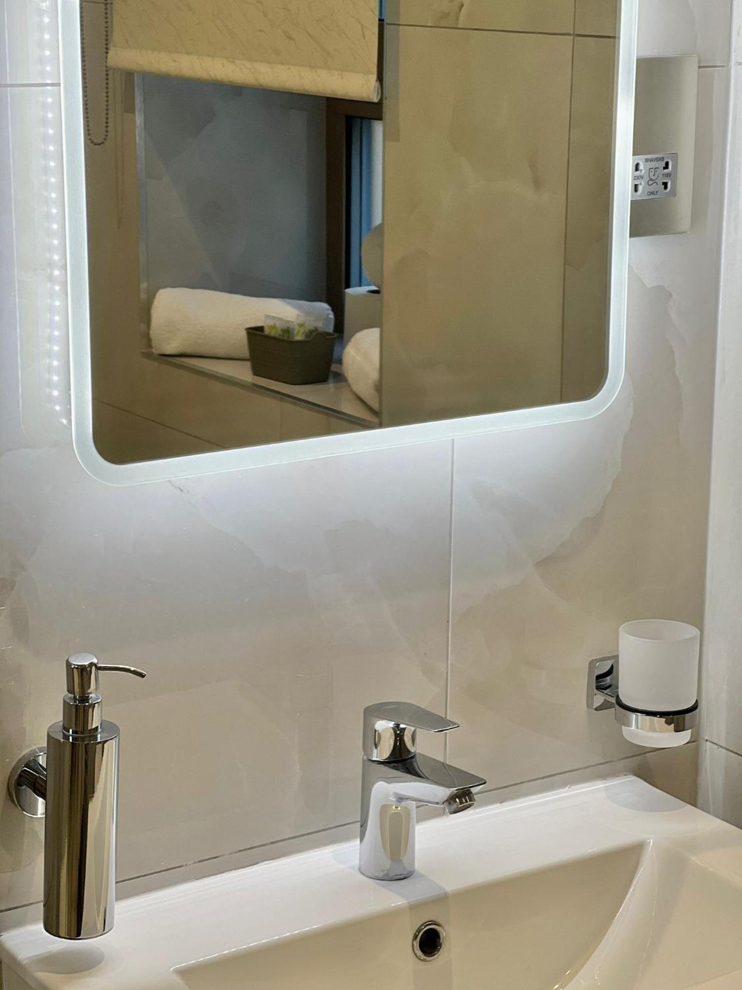 Kensington House By Solitaire Suites Slough Extérieur photo